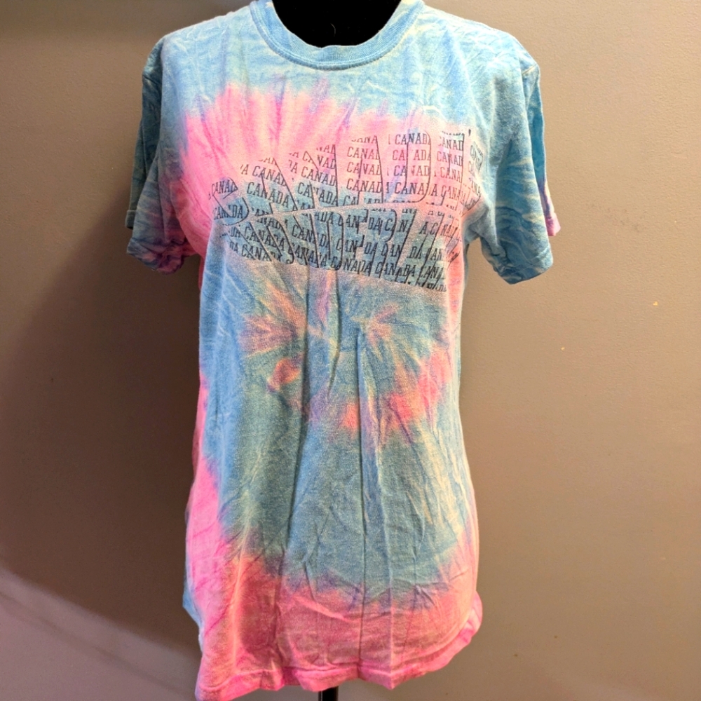 Canada's Wonderland Women's Tie-dyed Small Short Sleeve T-shirt